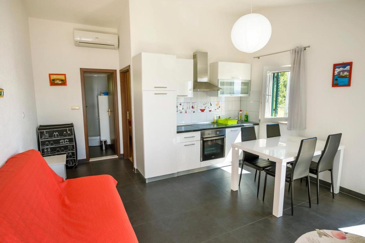 Apartments 1234 Mimice Luaran gambar