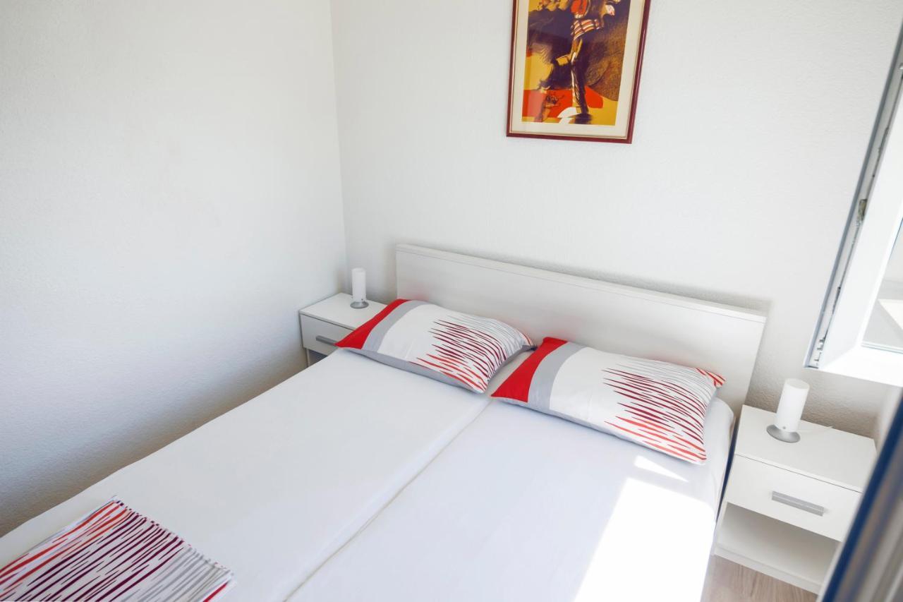 Apartments 1234 Mimice Luaran gambar