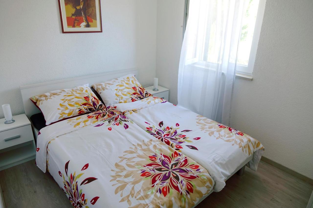 Apartments 1234 Mimice Luaran gambar