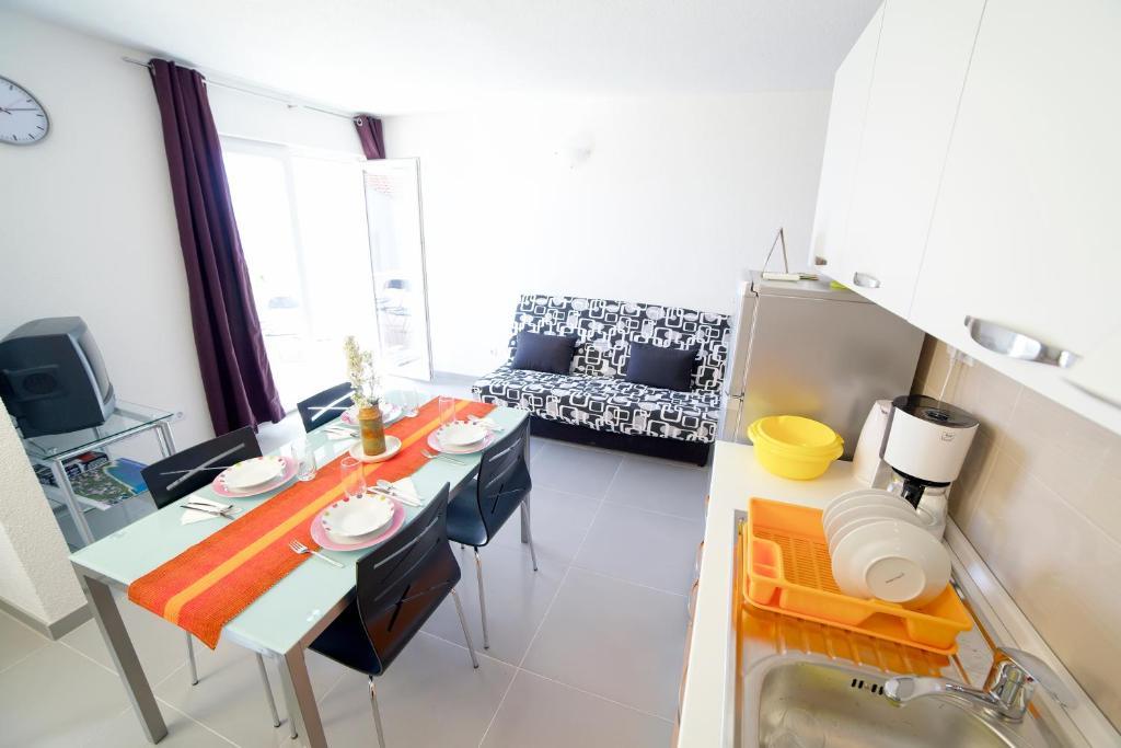 Apartments 1234 Mimice Bilik gambar
